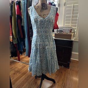 Anthropologie summer dress, lined, fitted bodice and gored/ flowy skirt size 6